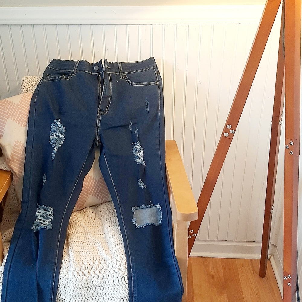 Distressed Dark Wash Skinny Jeans